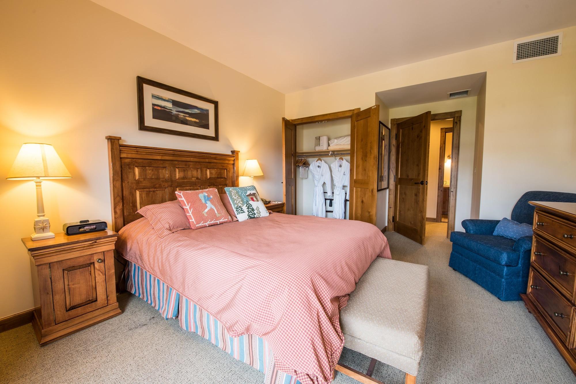 Resort The At Mountaineer Square 4*