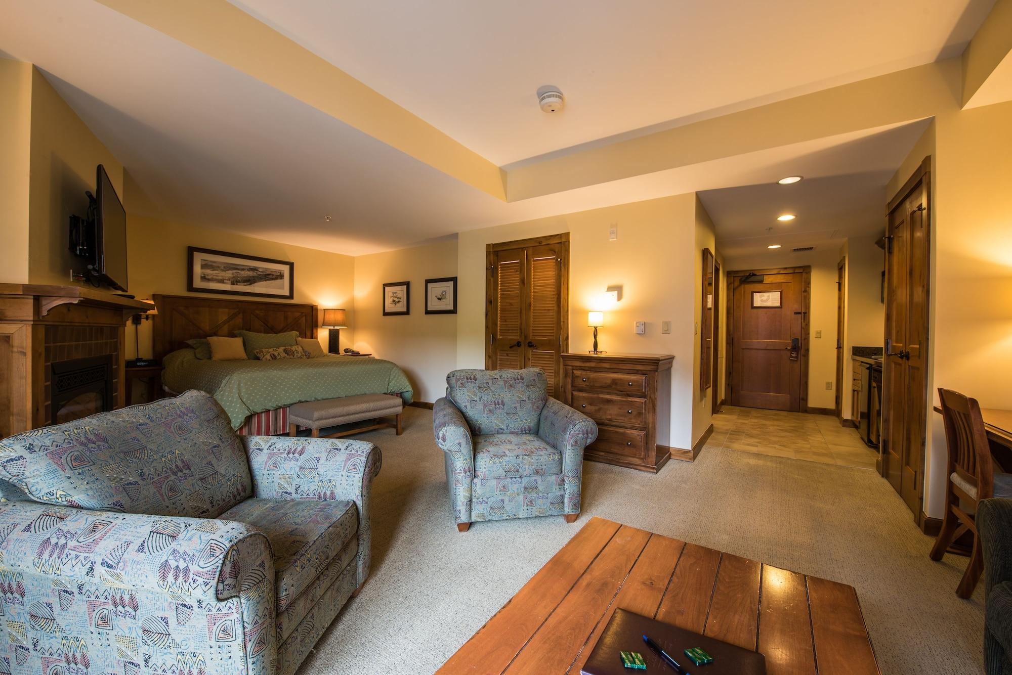 The At Mountaineer Square Resort