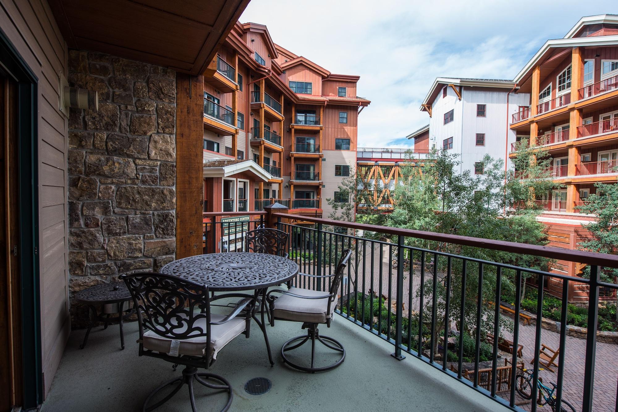 The At Mountaineer Square 4*