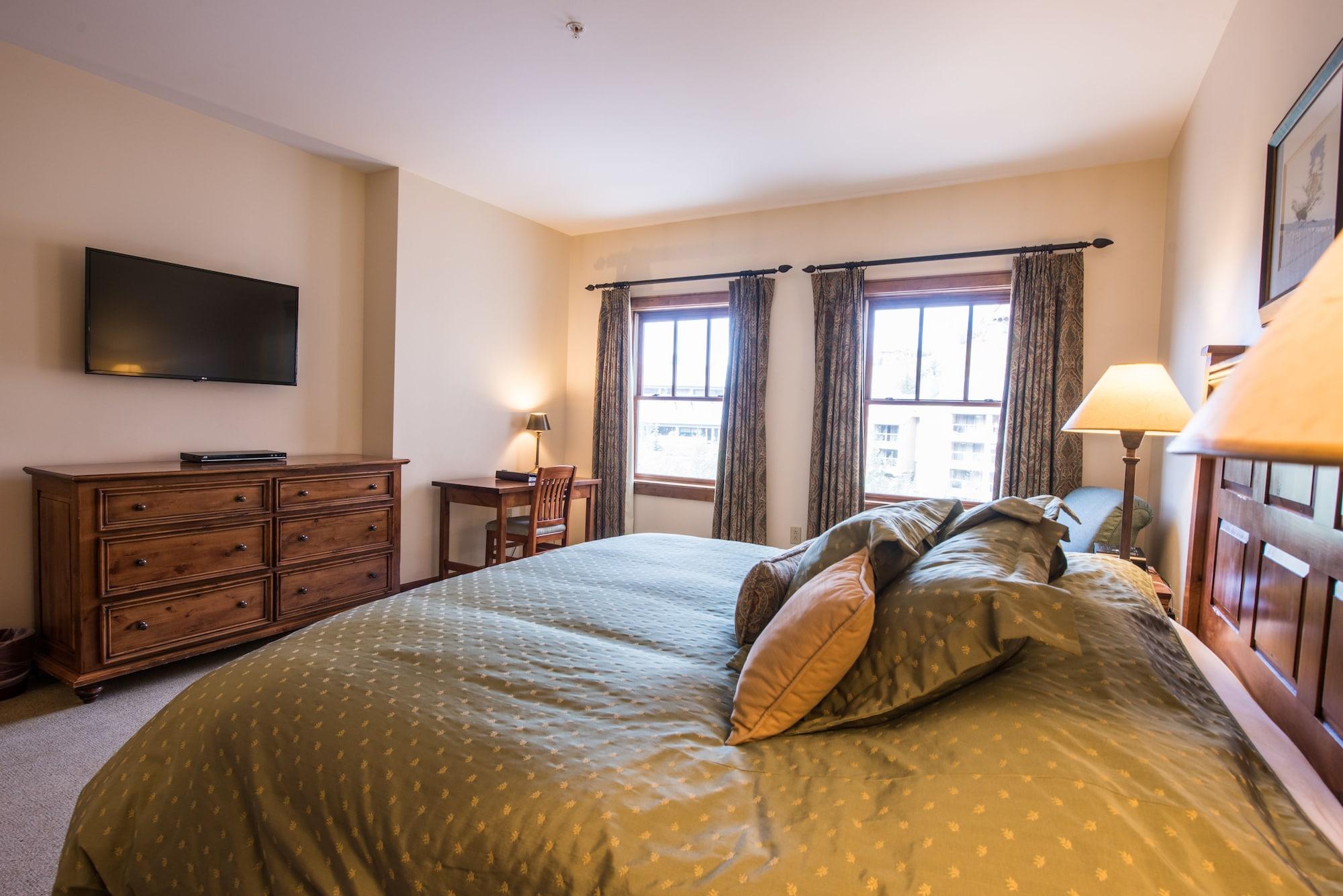 Resort The At Mountaineer Square 4*