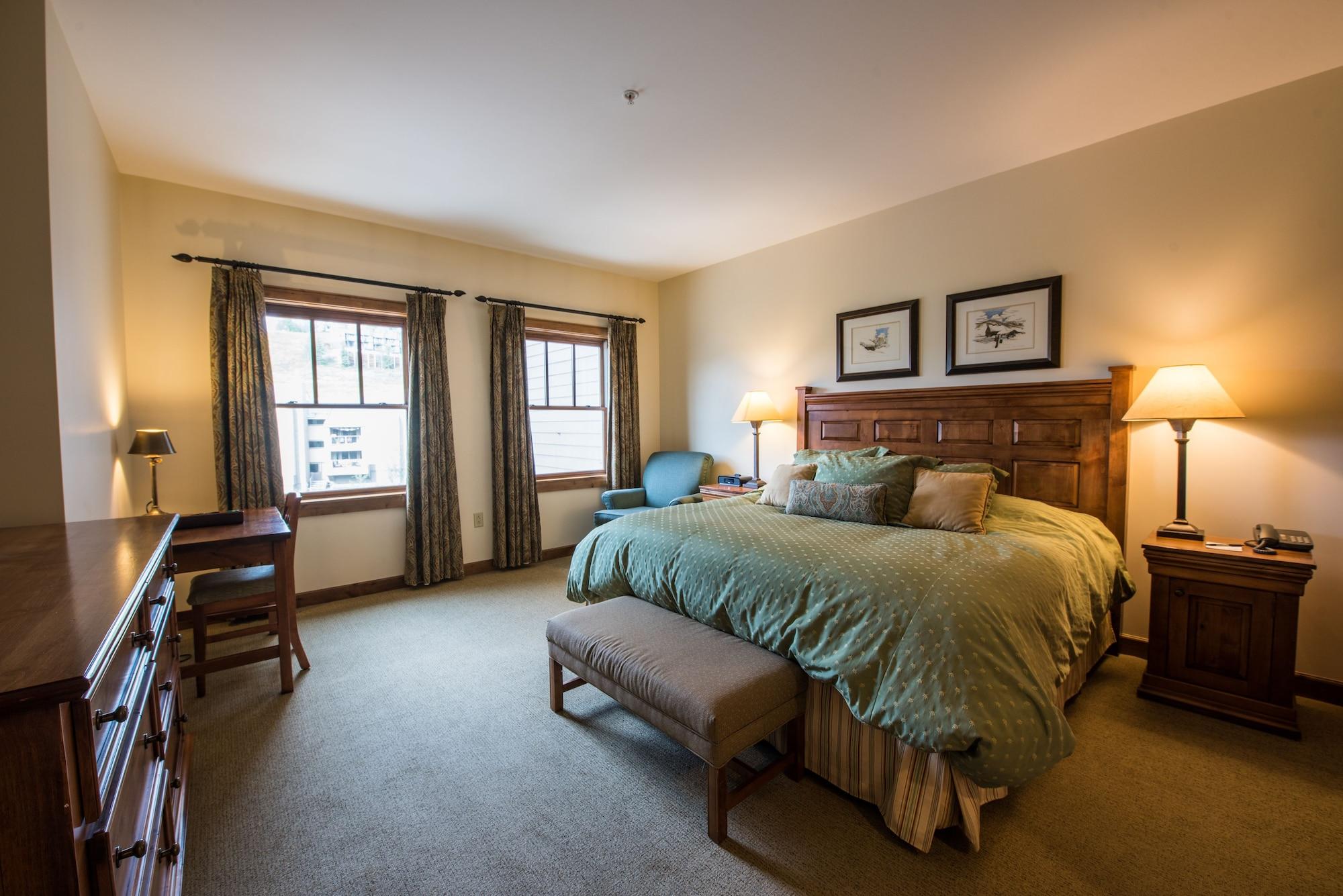 Resort The At Mountaineer Square 4*