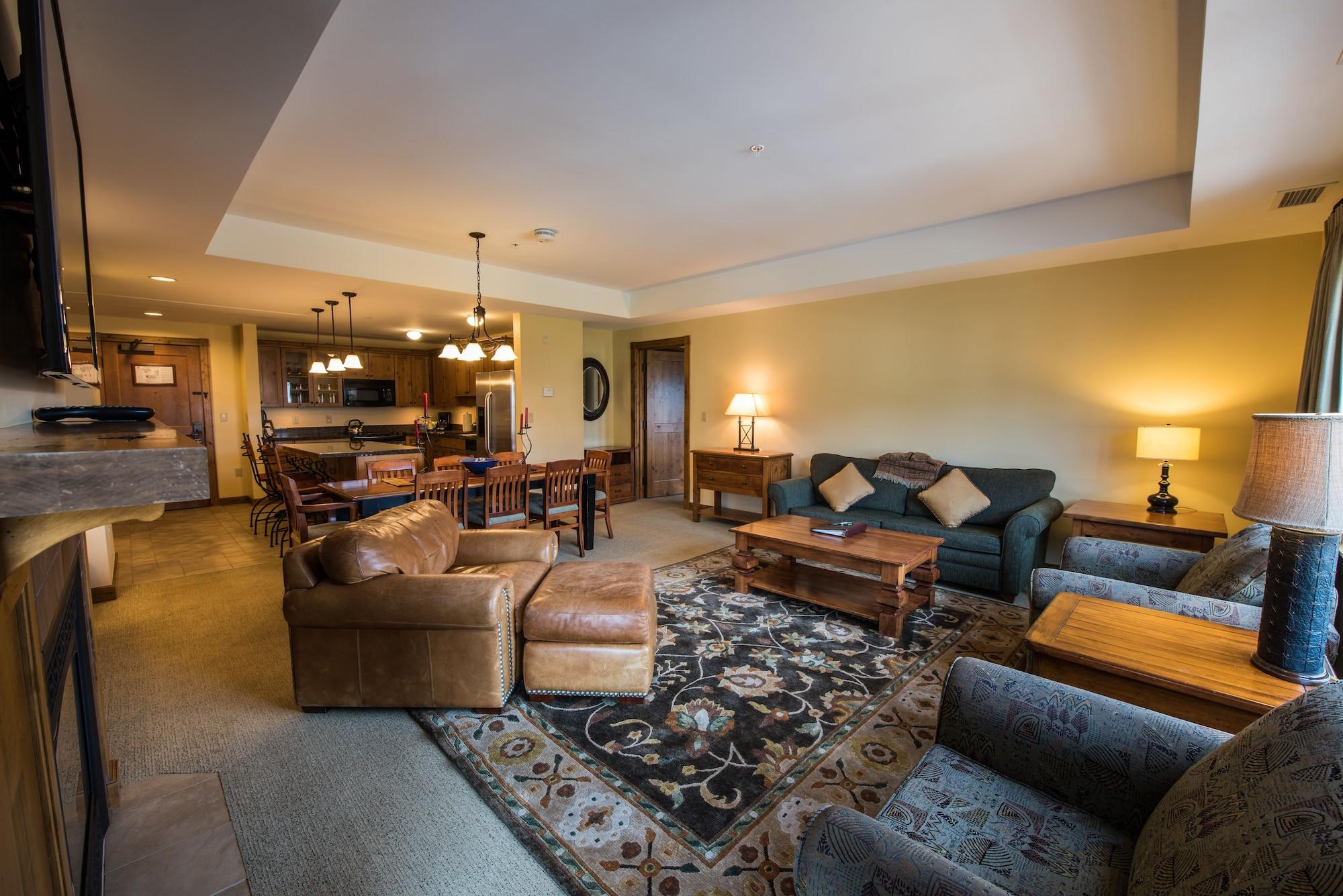 The At Mountaineer Square 4*