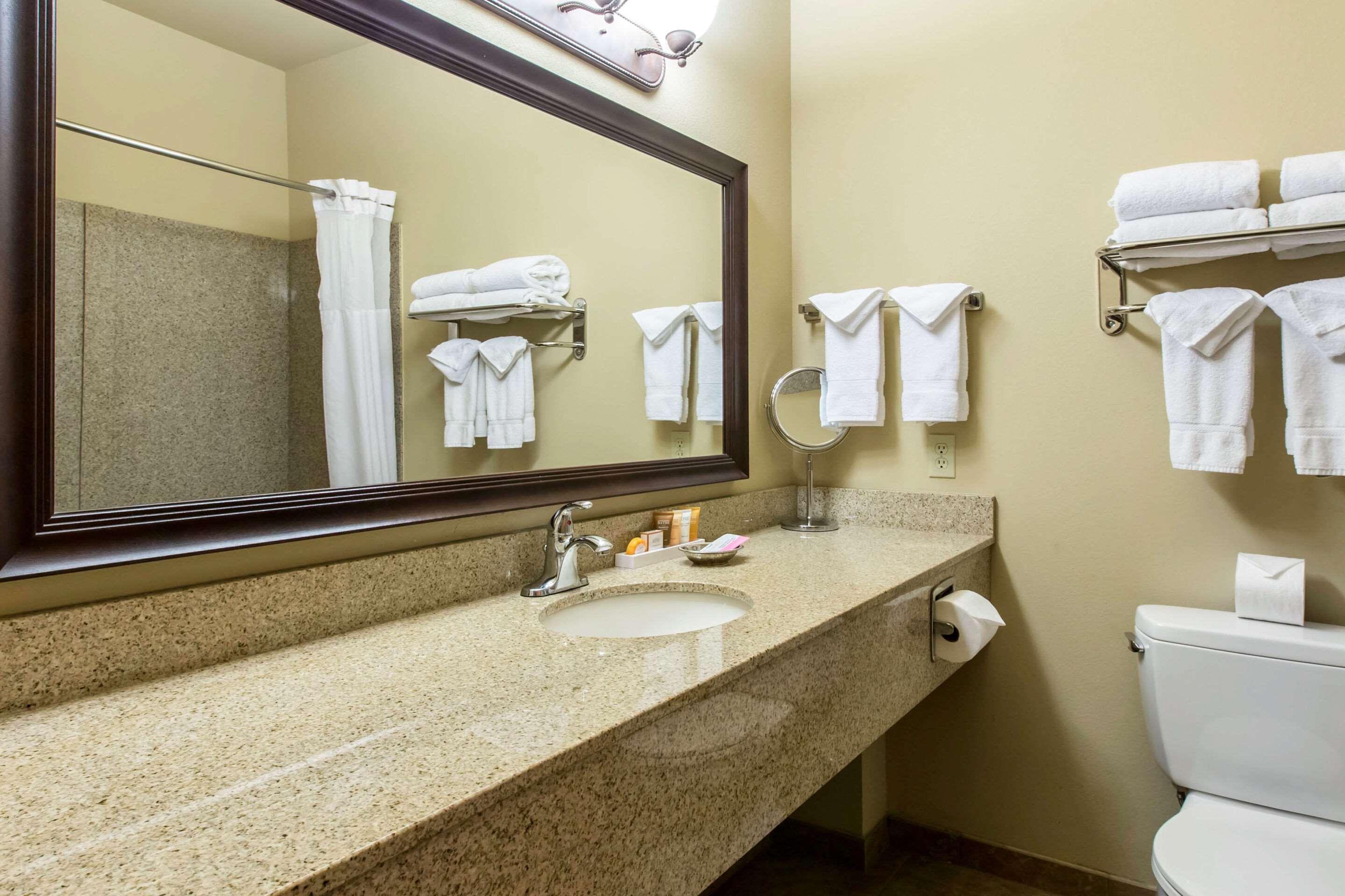 Hotel Comfort & On The River Glenwood Springs