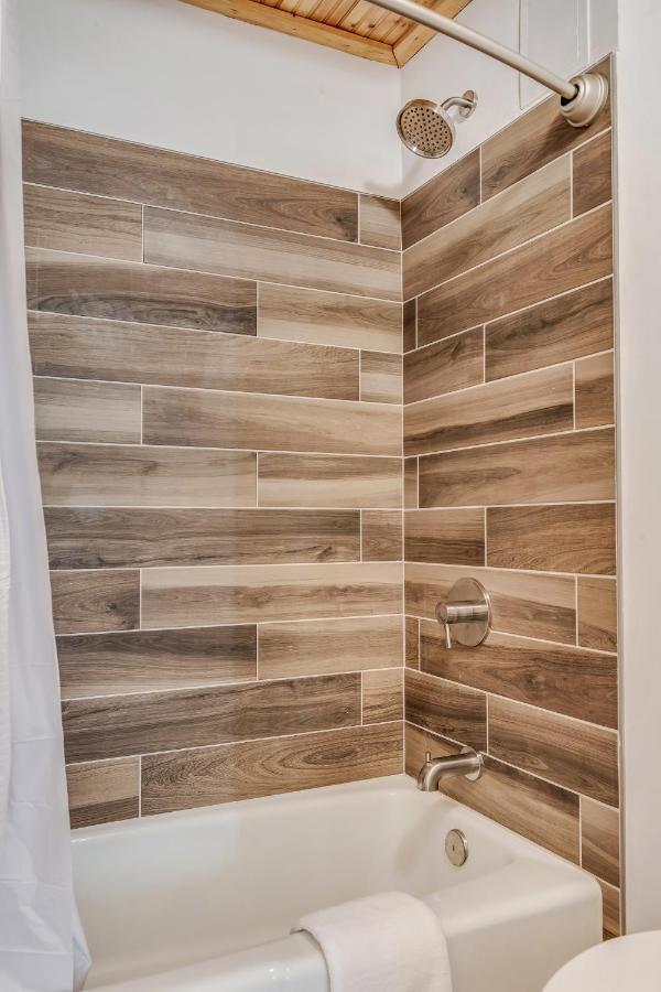 Laurelwood 102 *