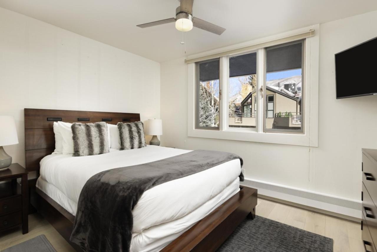 Chateau Snow Unit 202, Renovated With Great Natural Light, Excellent Location Holiday home