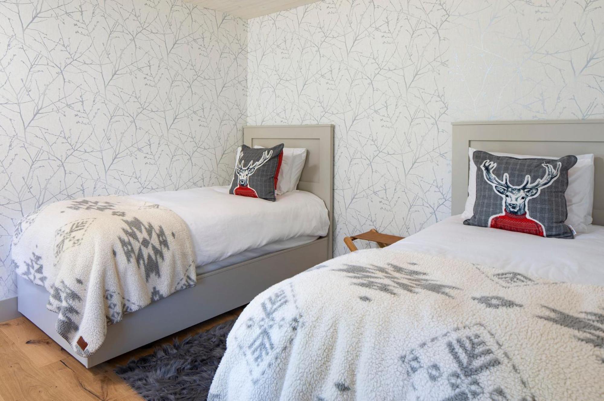 Vaquera House 2*