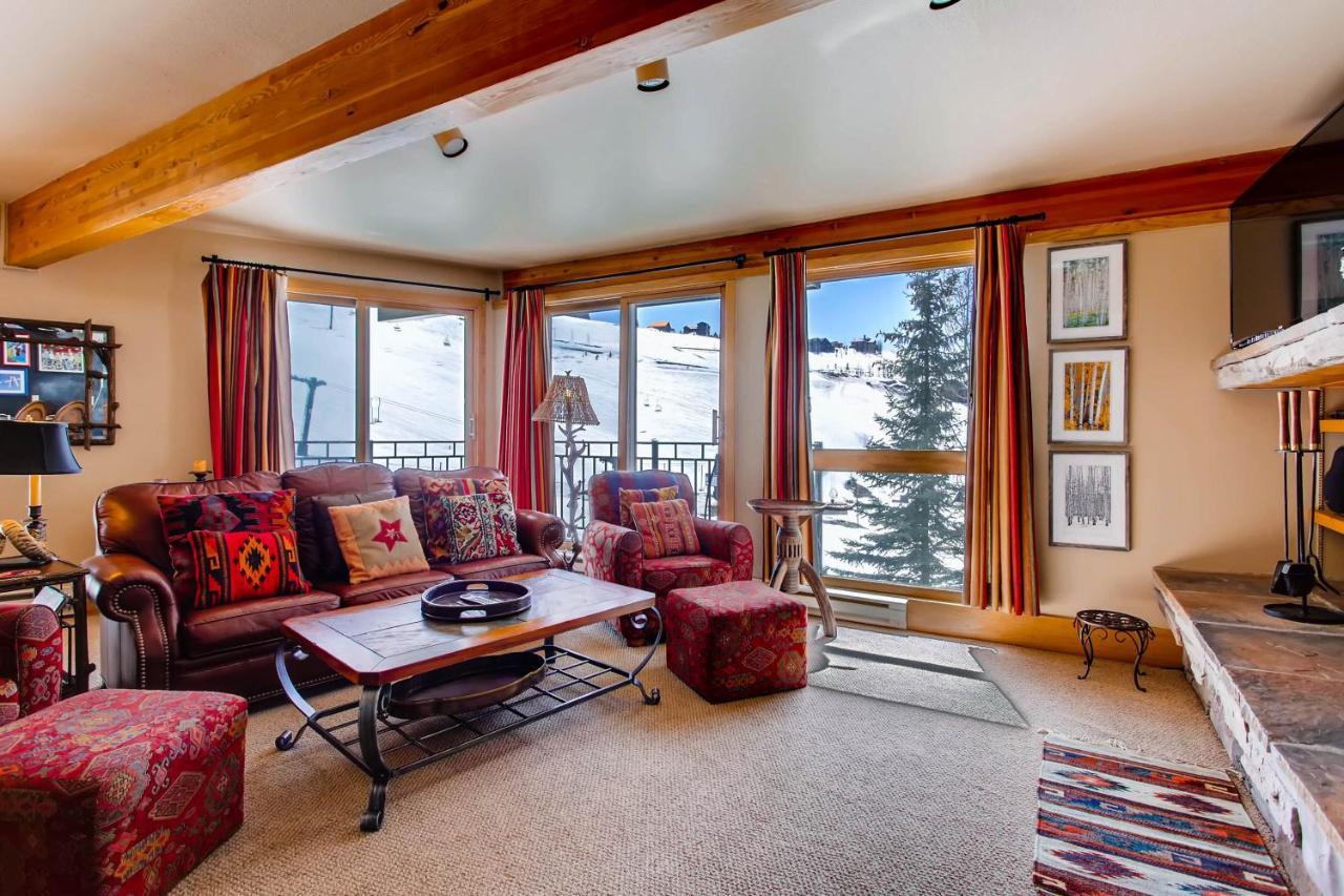 Ski-in Ski-out 2 Bedroom Condo- Sleeps 6 People