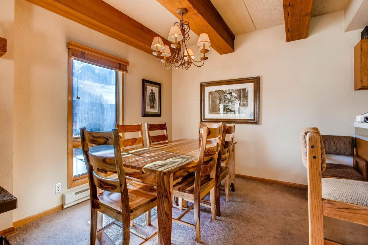 Updated 2 Bedroom With View Of Lifts *