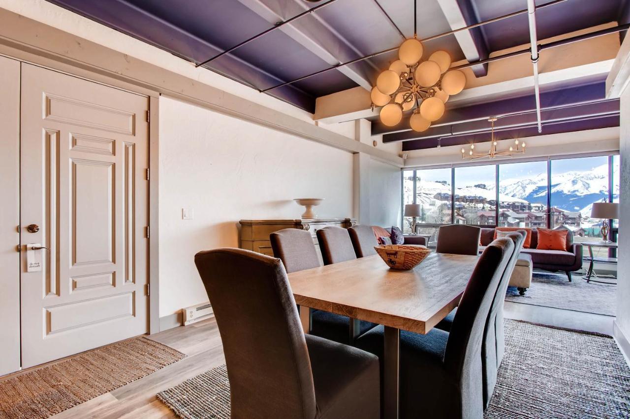 Uniquely Decorated Mountain Plaza Apartment *