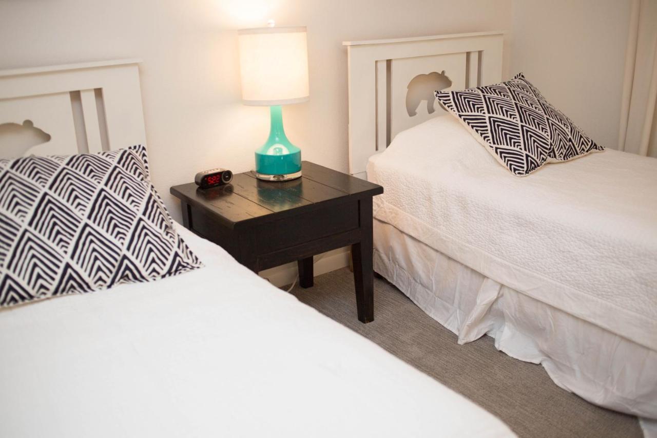 Mountain-modern 3 Bedroom Apartment