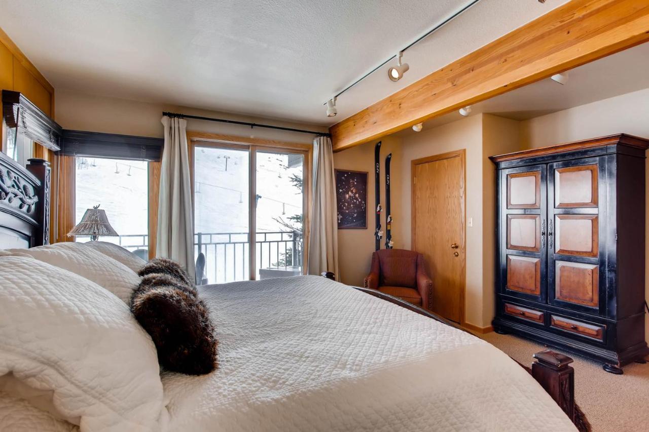 Ski-in Ski-out 2 Bedroom Condo- Sleeps 6 People Crested Butte