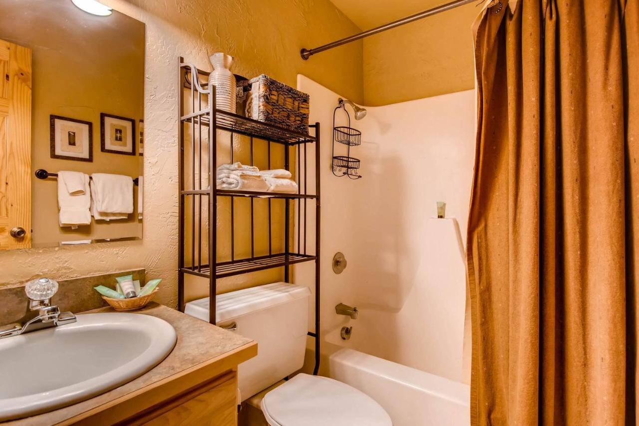 Tastefully Decorated Emmons Apartment *