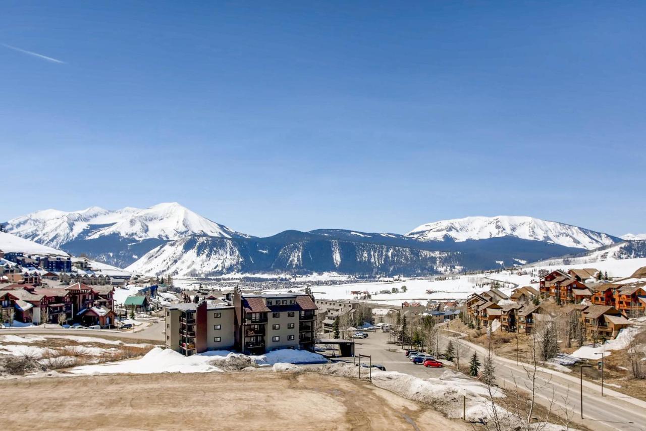 2 Bedroom With Open Floor Plan & Updated Kitchen Apartment