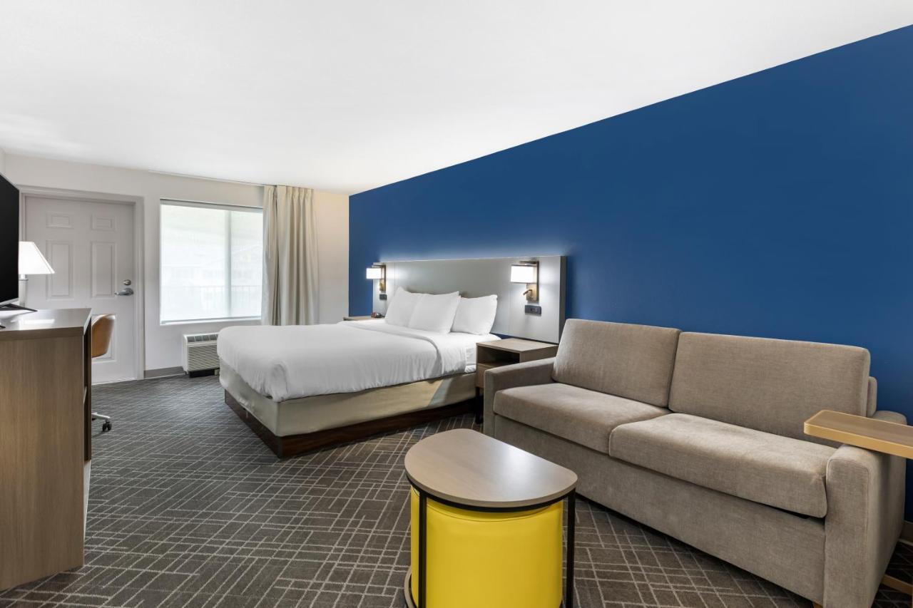 Comfort & On The River Hotel