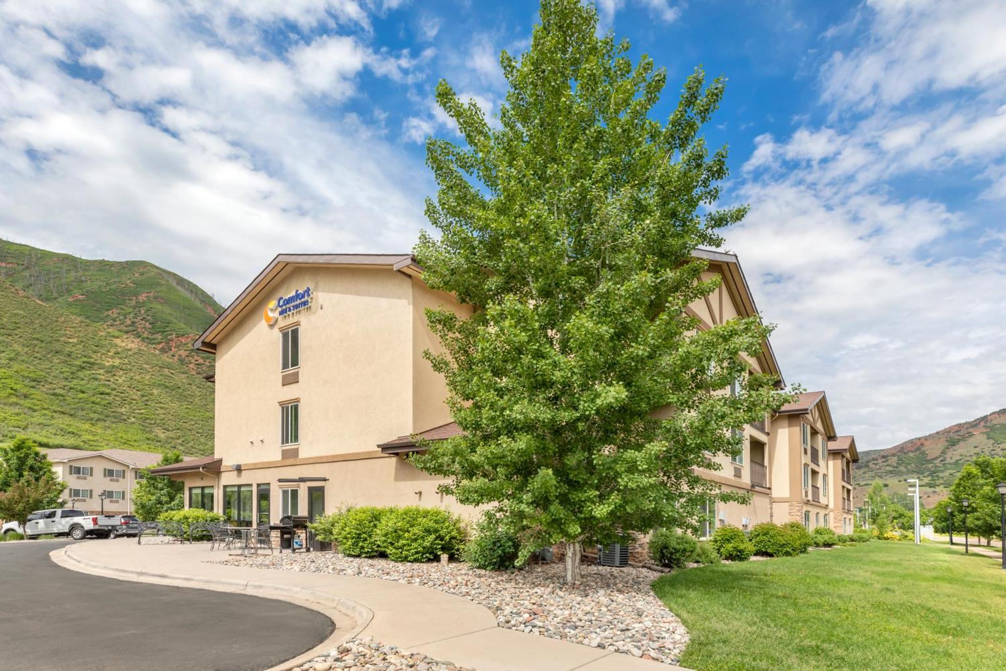 Comfort & On The River Hotel 3*