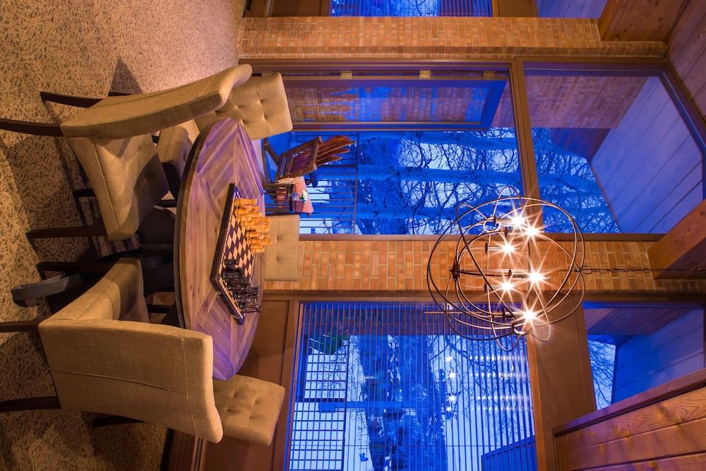 Mountain Snowmass Resort 3*