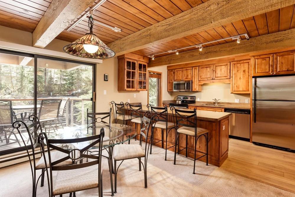 Casa de férias Chateau Eau Claire Unit 17, Serene Overlooking The River With Many Upgrades Aspen