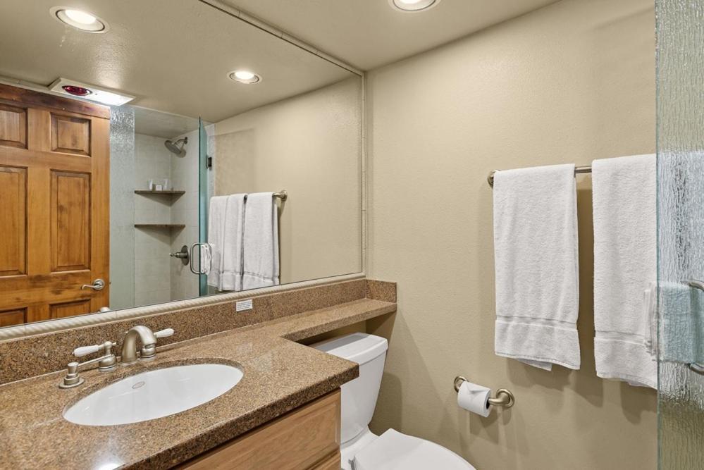 Casa de férias Chateau Eau Claire Unit 17, Serene Overlooking The River With Many Upgrades
