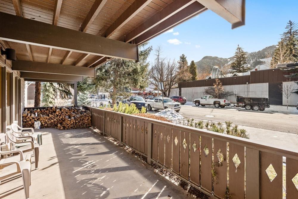118 E. Bleeker Street Lower Level, Large Lower-level In Duplex With Private Deck Holiday home
