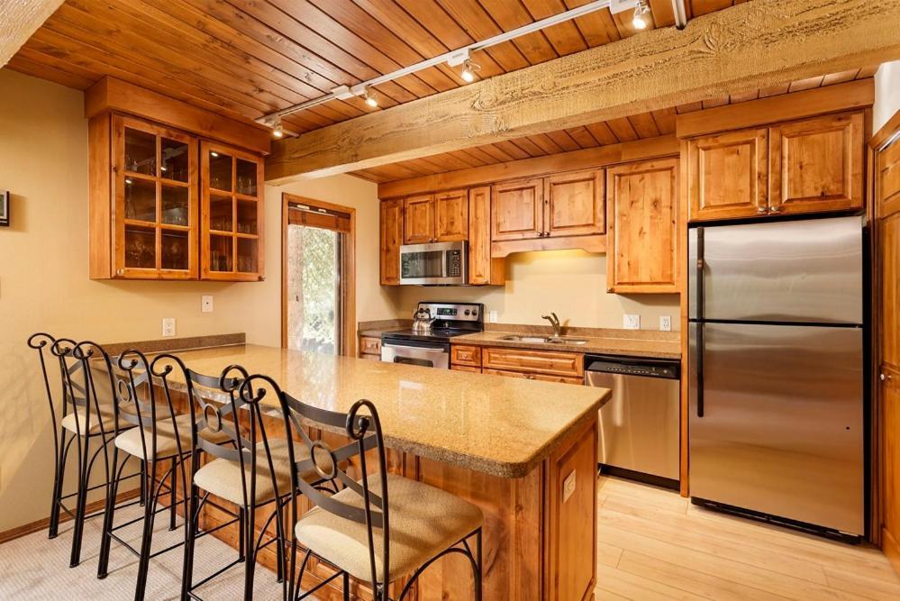 Casa de férias Chateau Eau Claire Unit 17, Serene Overlooking The River With Many Upgrades *