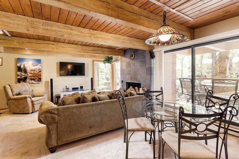 Chateau Eau Claire Unit 17, Serene Overlooking The River With Many Upgrades Casa de férias Aspen