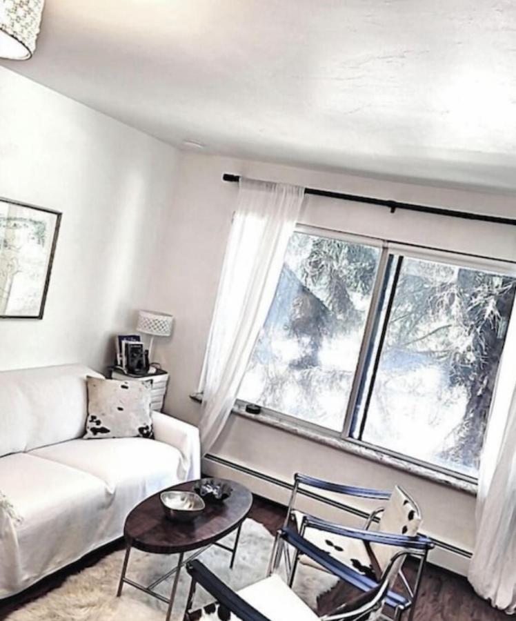 Perfect Inside Downtown Location! Romantic 1300 Ft, 4 Blocks Or 396 M, To Ajax Or Mountain *