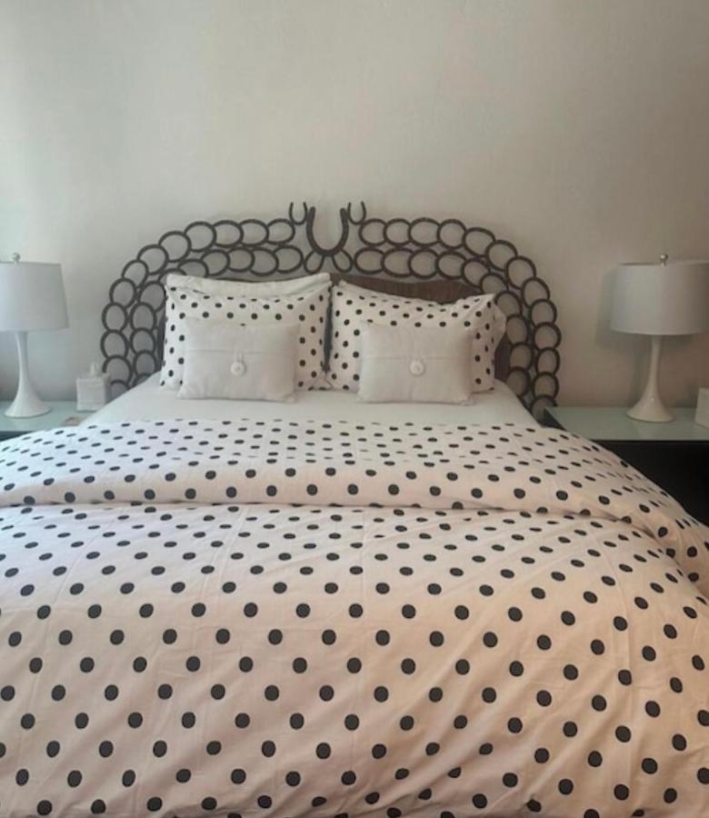 Perfect Inside Downtown Location! Romantic 1300 Ft, 4 Blocks Or 396 M, To Ajax Or Mountain