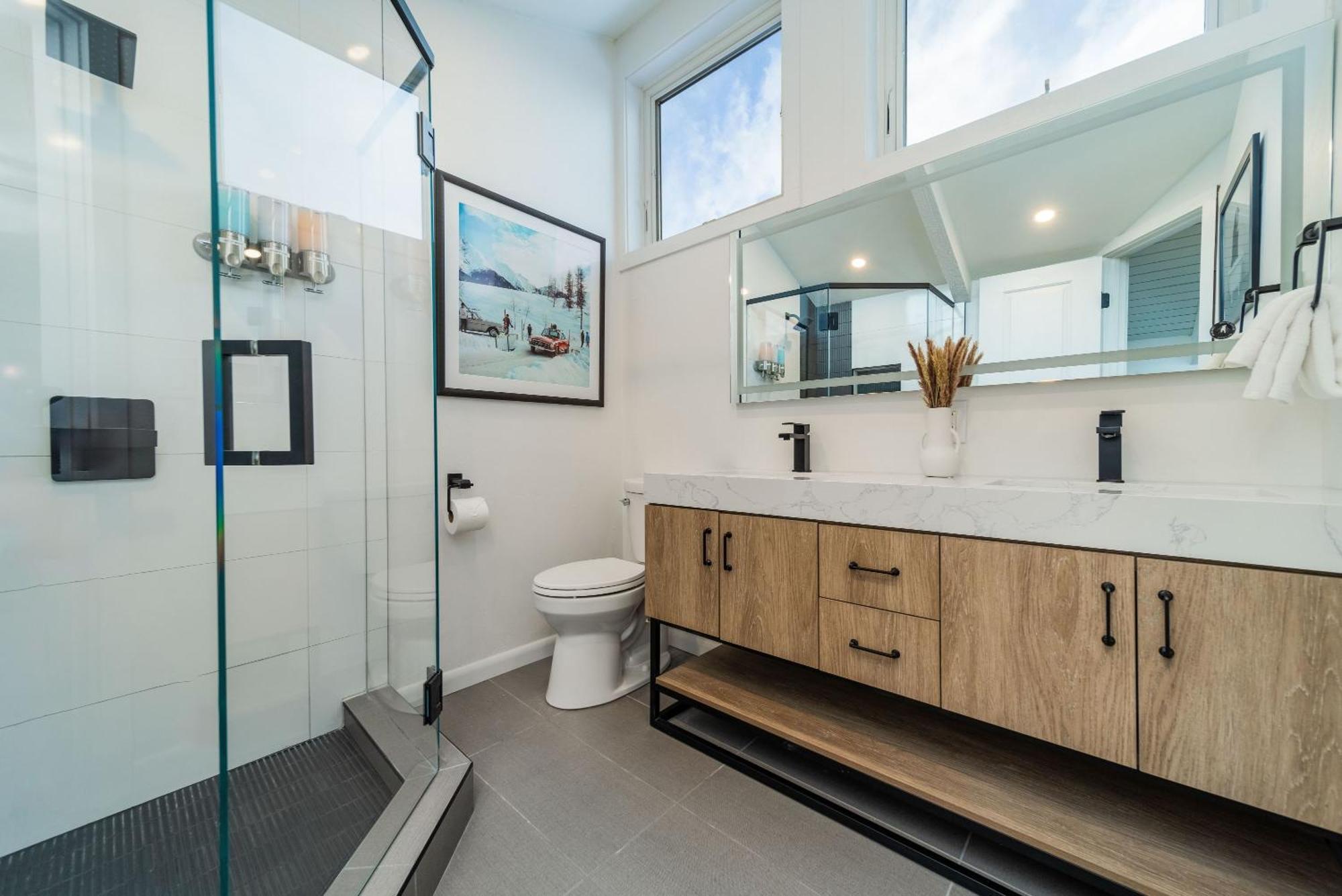 New Listing Just Renovated 3br 3ba Apartment