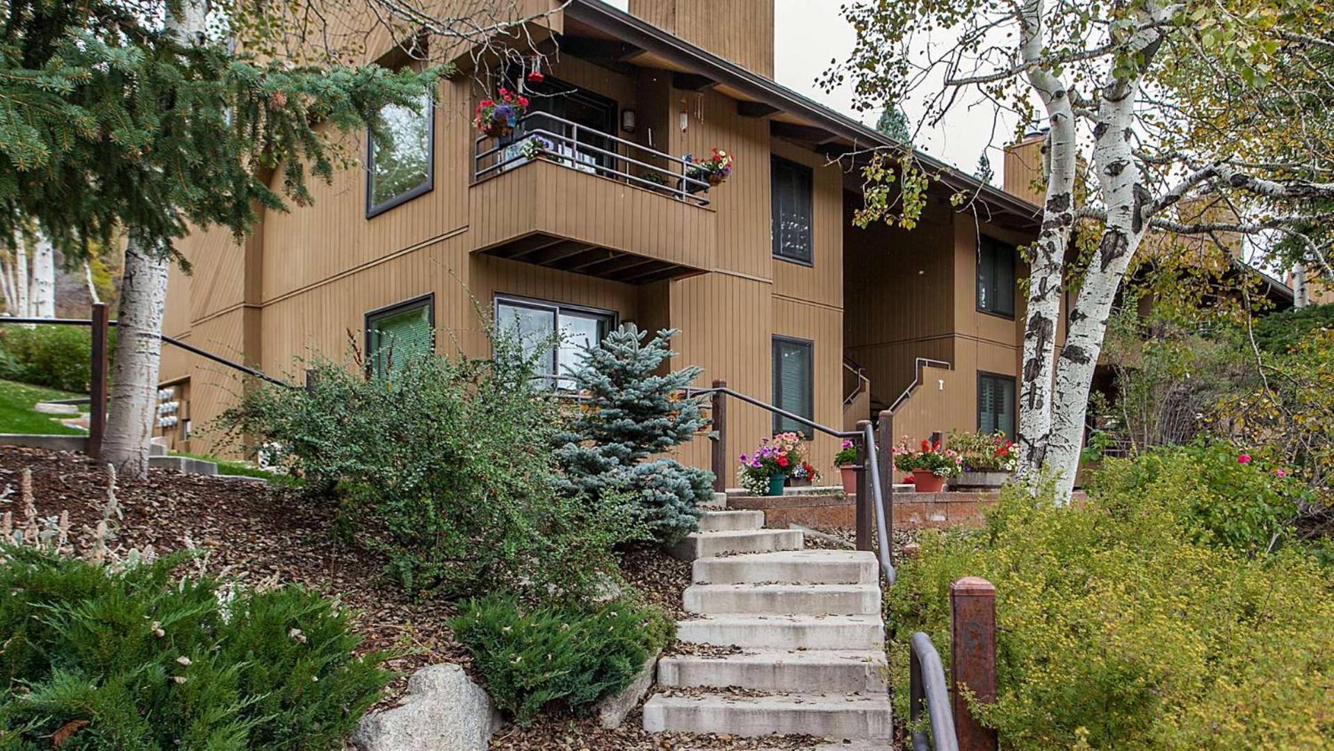 New Listing Just Renovated 3br 3ba *