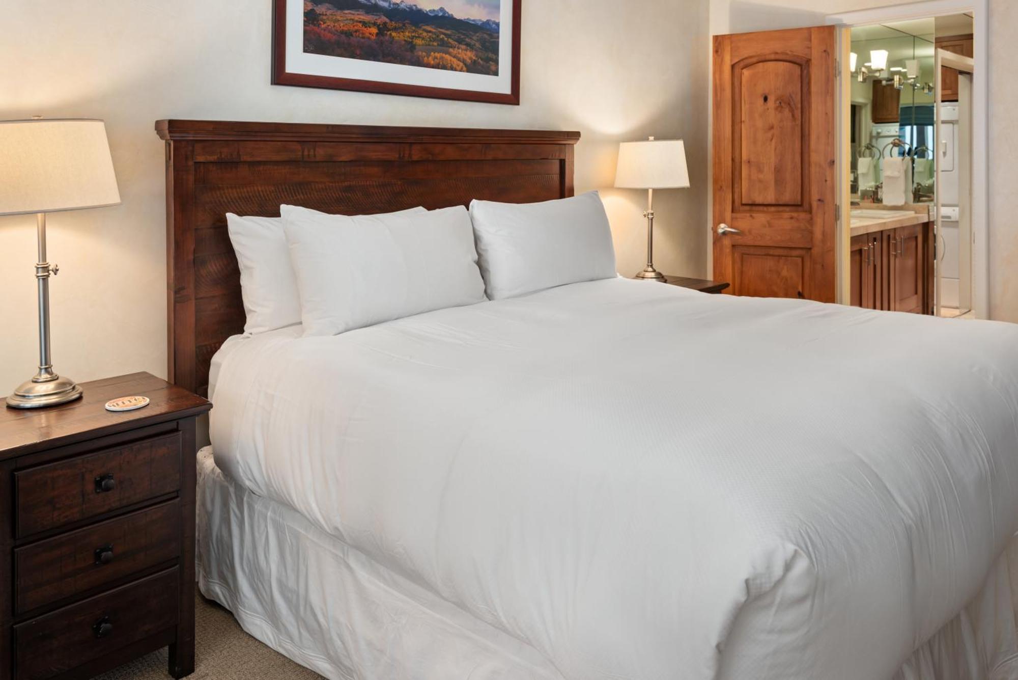 Spring Street Unit 629, 2br W/ Mountain Views And Door Step Access To Shops & Restaurants