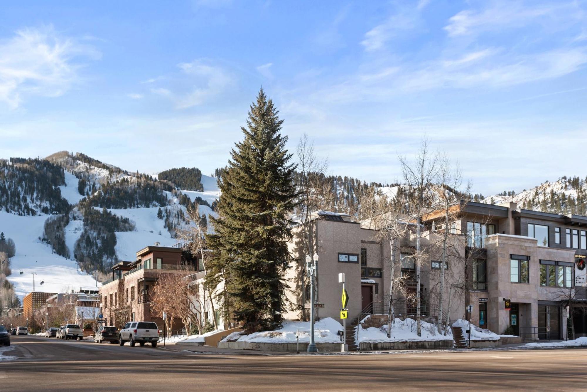 Holiday home Spring Street Unit 629, 2br W/ Mountain Views And Door Step Access To Shops & Restaurants Aspen