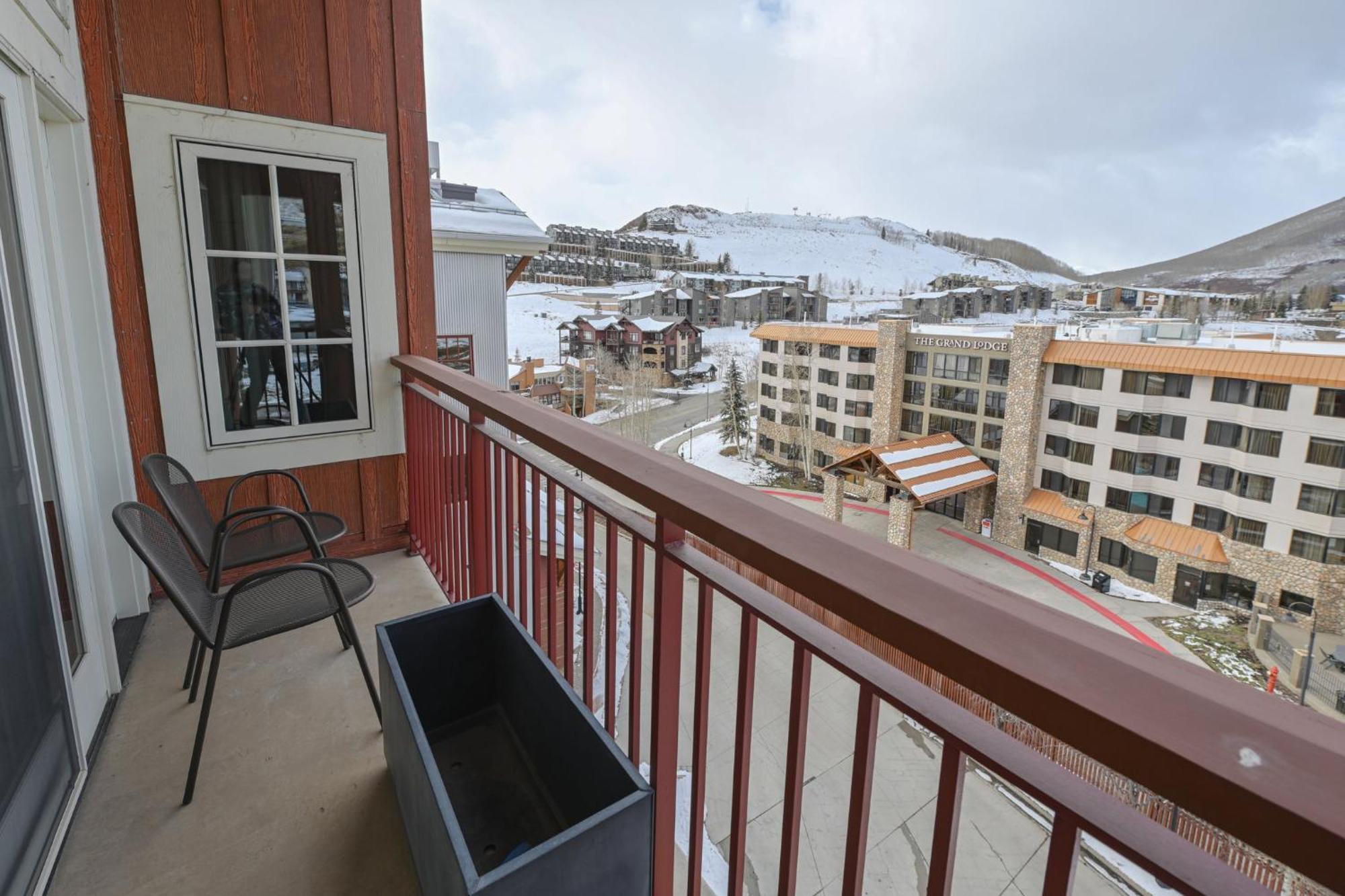 Resort The At Mountaineer Square 4*