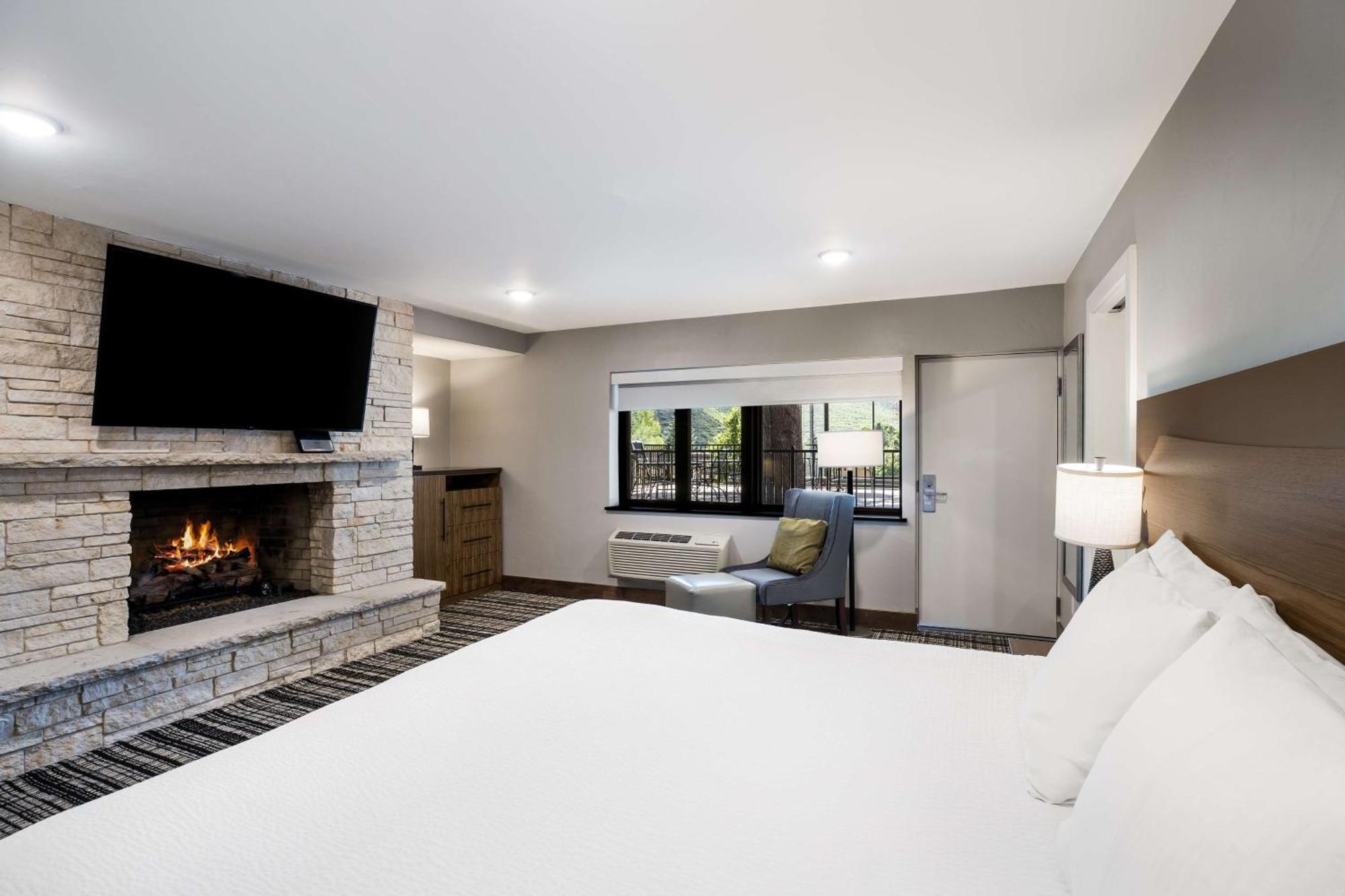 Hotel Western Antlers At 3*