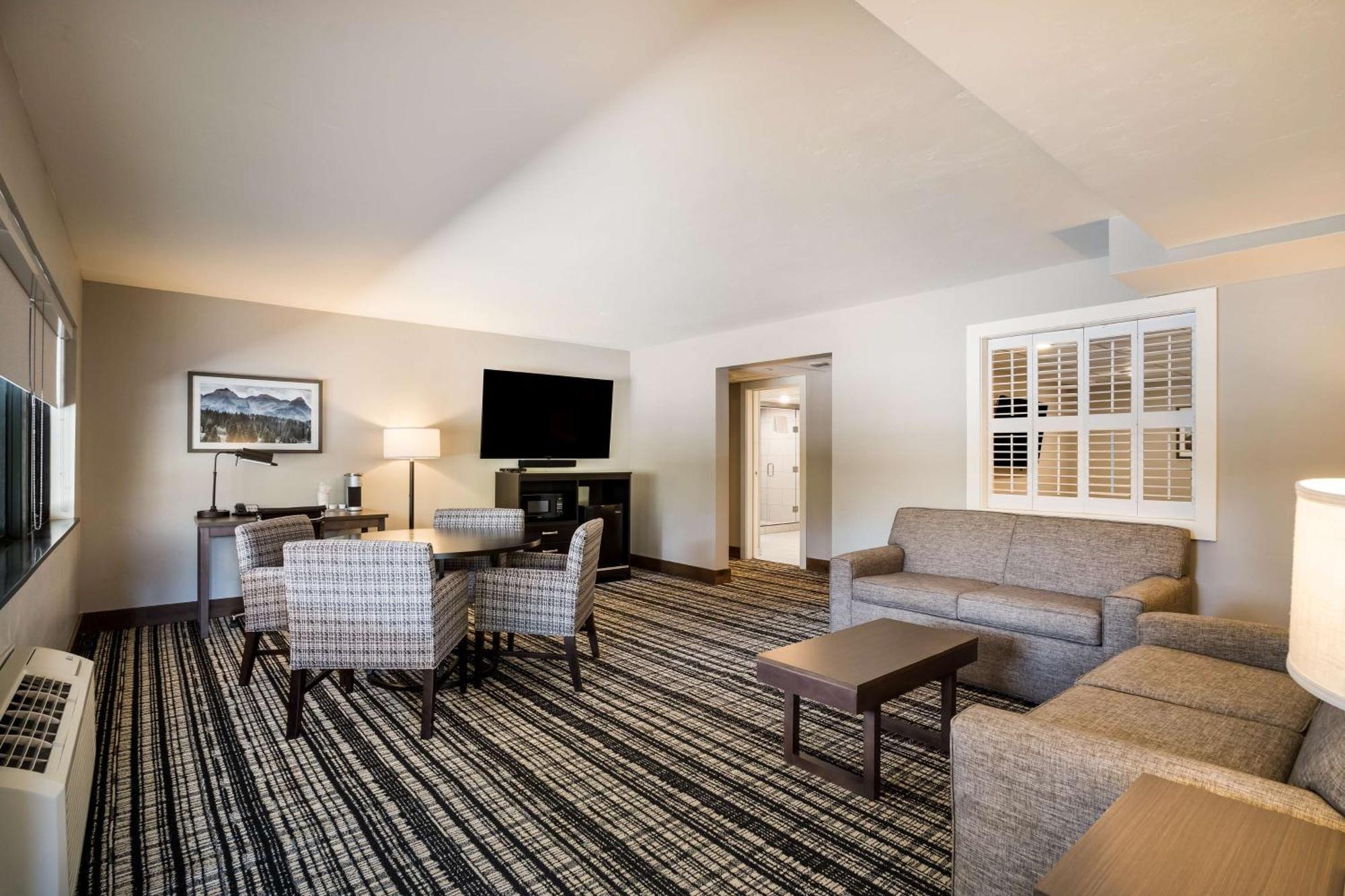 Western Antlers At 3* Glenwood Springs
