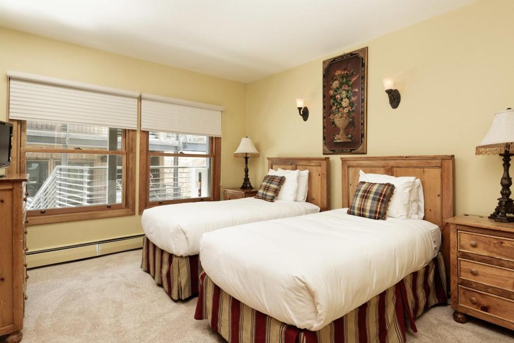 Durant Unit D3, With Floor-to-ceiling Windows, Fireplace, And Holiday home