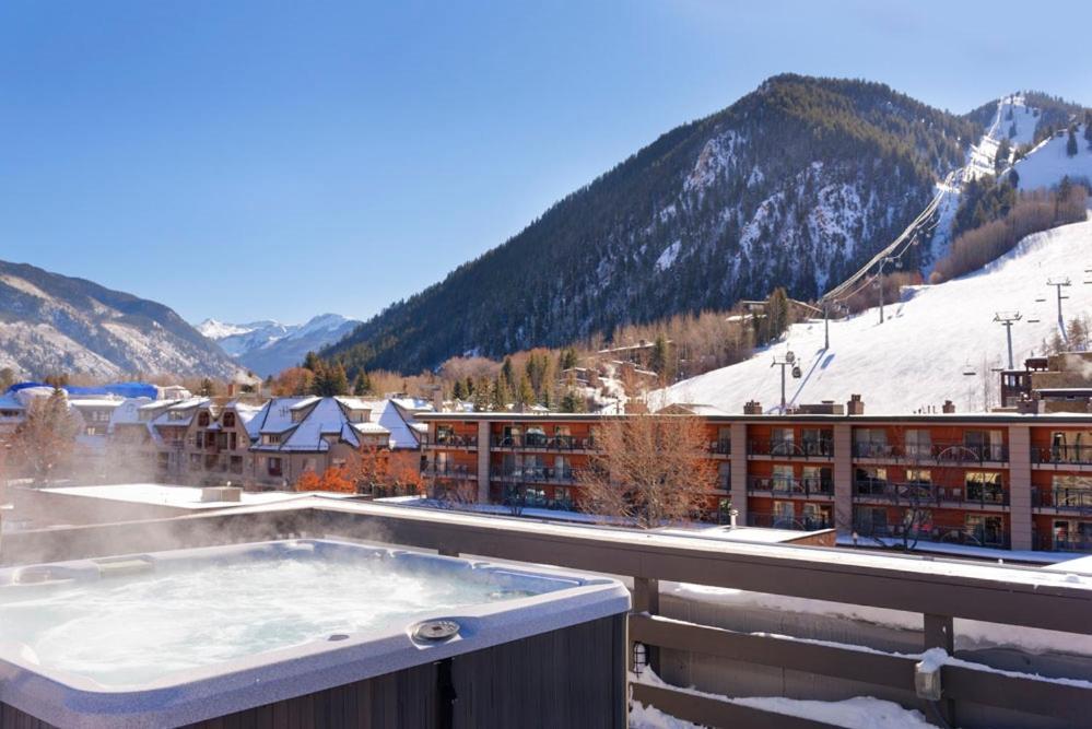 Independence Square 202, Over-looking The Mall And Mountain Hotel Aspen
