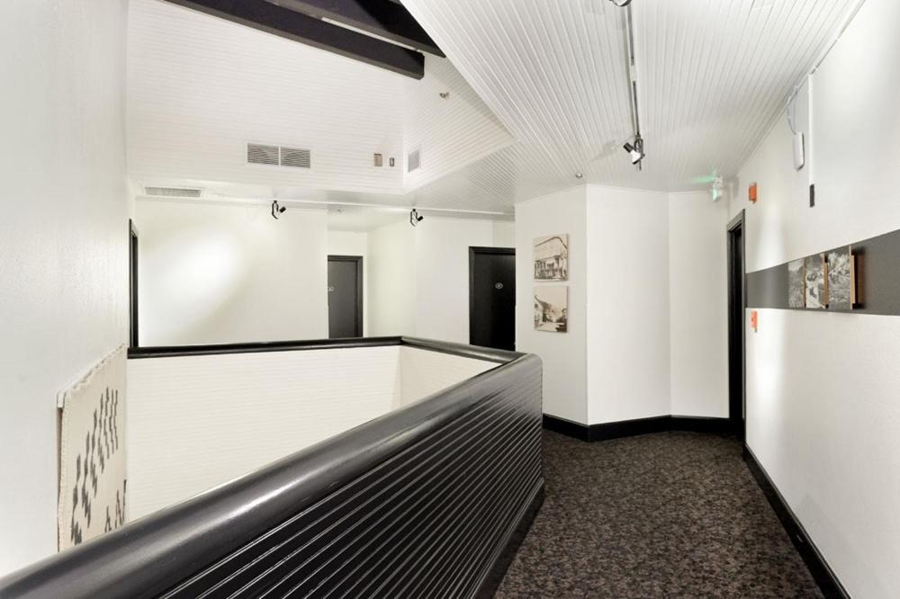 Hotel Independence Square 300, With Great Views, Location & Rooftop Hot Tub! *