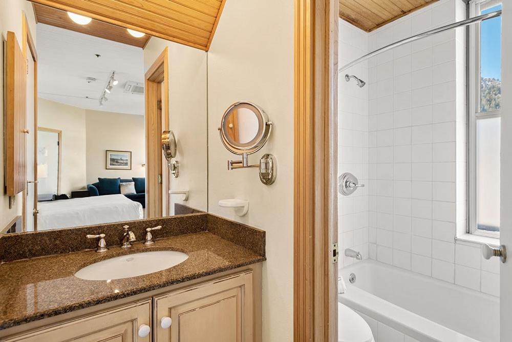 Hotel Independence Square 300, With Great Views, Location & Rooftop Hot Tub! Aspen