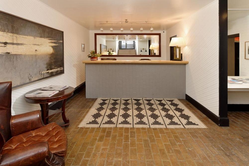 Independence Square 213, Spacious With 2 Queen Beds, Wet Bar, And Sitting Area Aspen