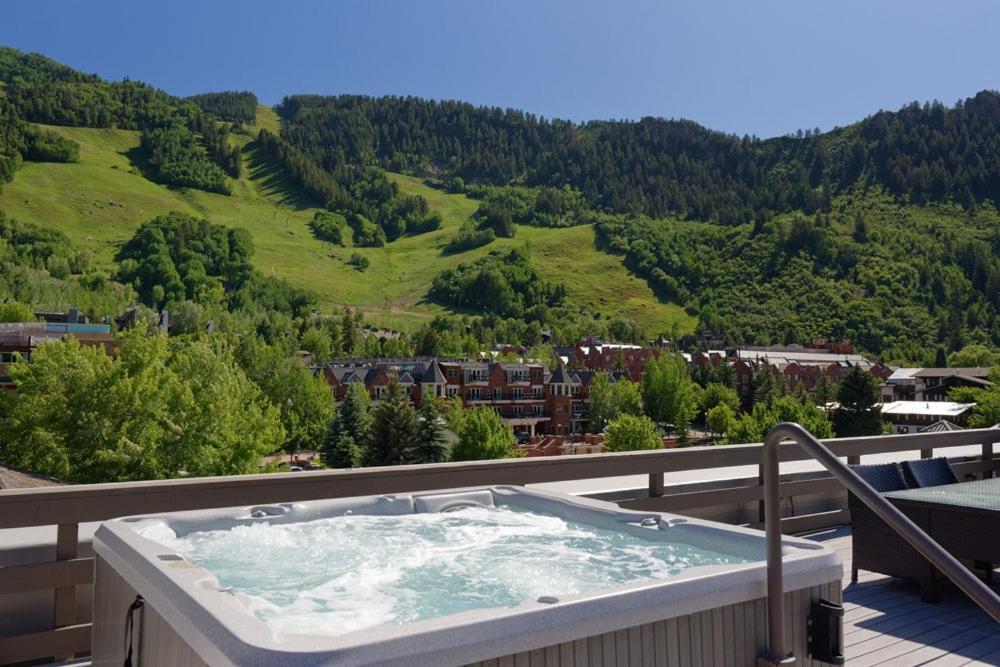 Independence Square 213, Spacious With 2 Queen Beds, Wet Bar, And Sitting Area Hotel Aspen
