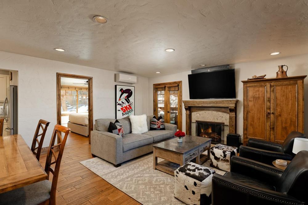 Fasching Haus Unit 310, Deluxe W/ Stately Furnishings, Private Deck, A/c * Aspen