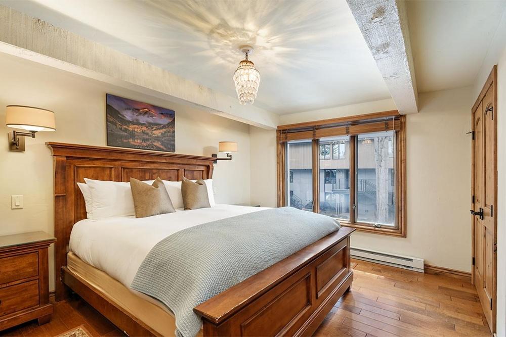 Chateau Roaring Fork Unit 38, With Private Deck, 4 Blocks From Downtown Holiday home Aspen