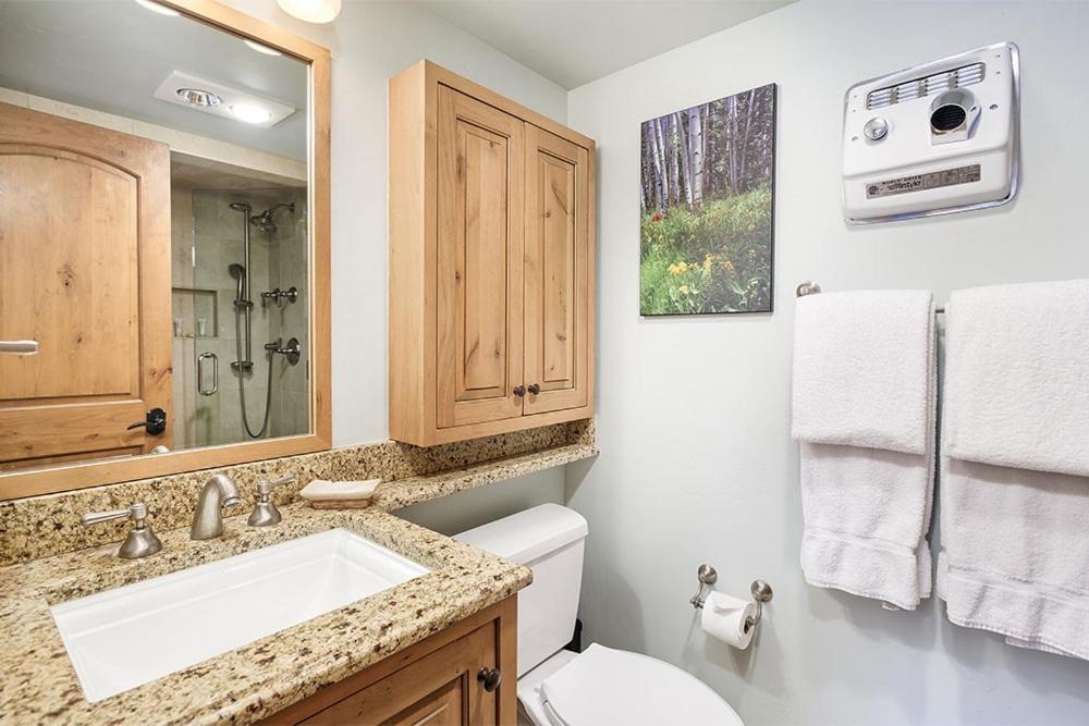 Chateau Roaring Fork Unit 38, With Private Deck, 4 Blocks From Downtown Holiday home