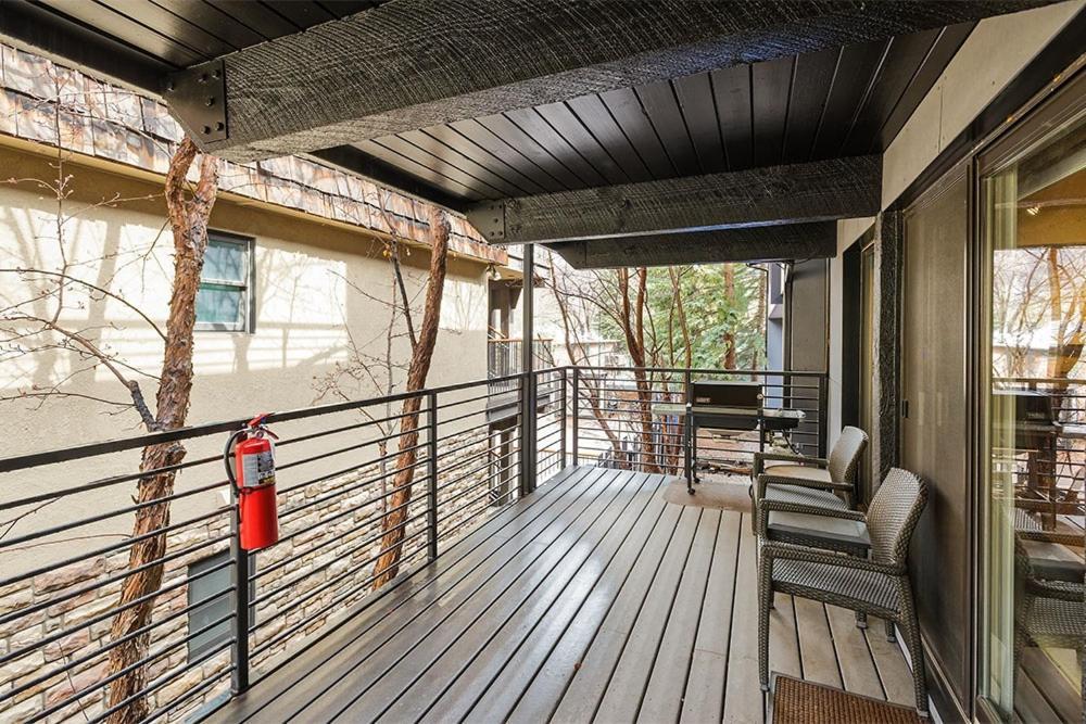 Chateau Roaring Fork Unit 38, With Private Deck, 4 Blocks From Downtown Aspen