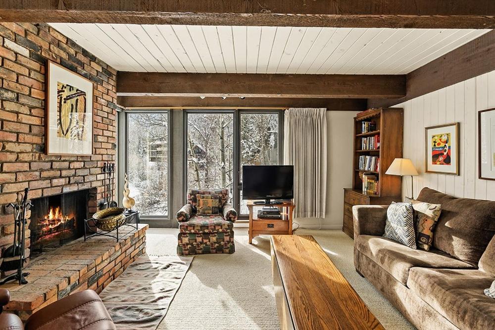 Chateau Roaring Fork Unit 29, Sunny, Corner With River Views Holiday home *