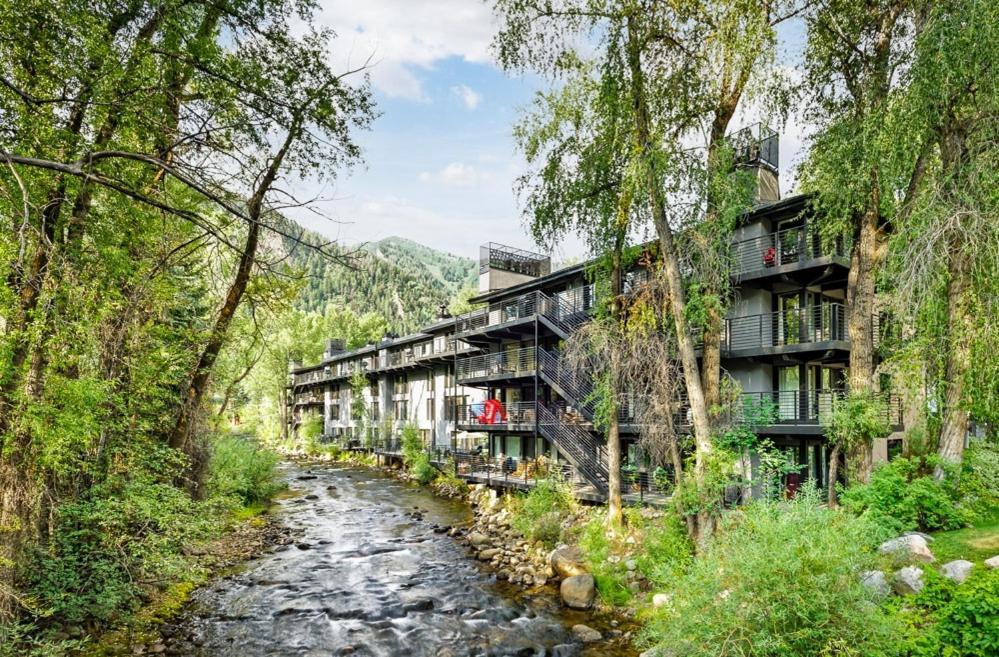 Chateau Roaring Fork Unit 29, Sunny, Corner With River Views * Aspen