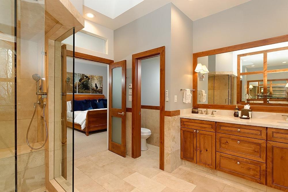 Durant Unit D5, Deluxe With Beautiful Furnishings, Great Views, And A/c
