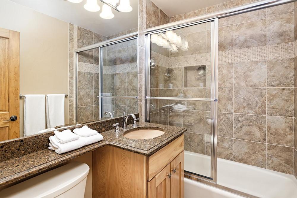 Fasching Haus Unit 180, Cozy, Deluxe With Private Deck, 2 Blocks From Downtown Holiday home *