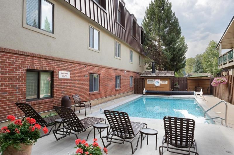 Silverglo Unit 308, Expansive 4 Bd Condo, Walking Distance To Town With Pool Access
