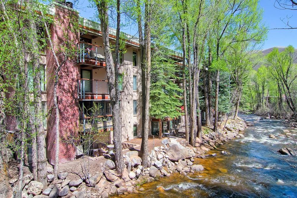 Holiday home Chateau Eau Claire Unit 1, Stylish Overlooking The River, Walking Distance To Downtown